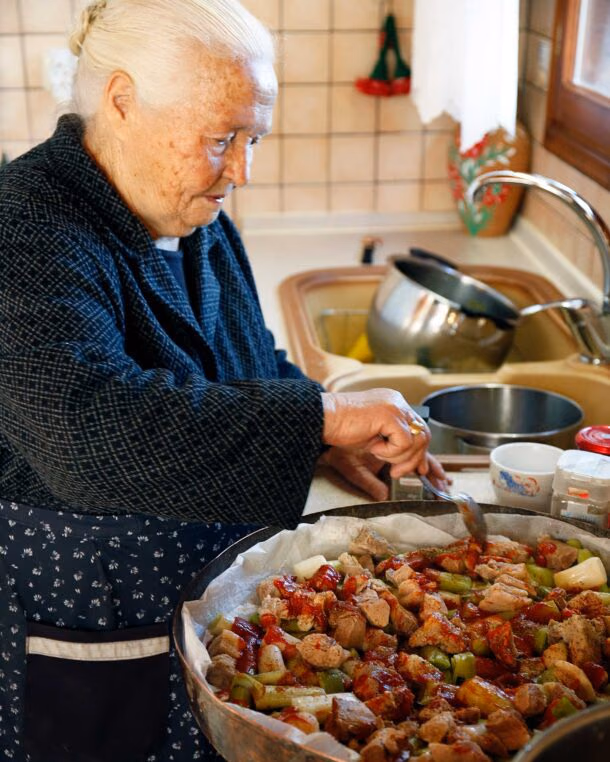 Στη Θεσσαλία δύο γυναίκες μας δίδαξαν την τέχνη της γάστρας